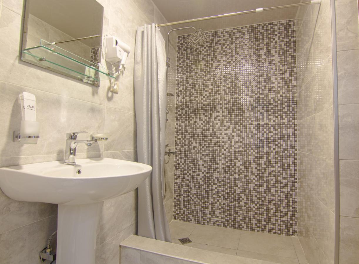 LileoInn Boutique Hotel Mestia Extérieur photo
